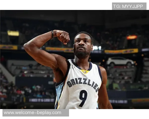 阿伦轻松发挥12投7中贡献20分7篮板2助攻1抢断展现出色状态