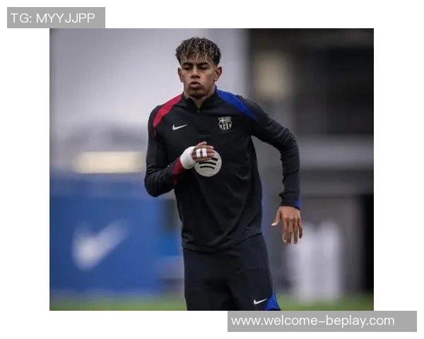 巴萨喜讯费尔明与亚马尔重返训练场助力球队恢复战斗力