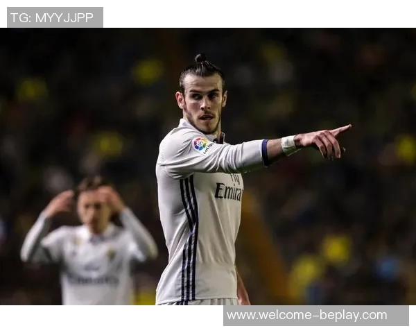 维纳尔杜姆轻松突破防线巧妙破门助球队逆转局势